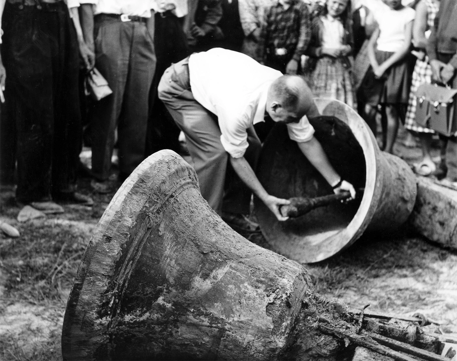 Kellon kieli asetetaan paikoilleen