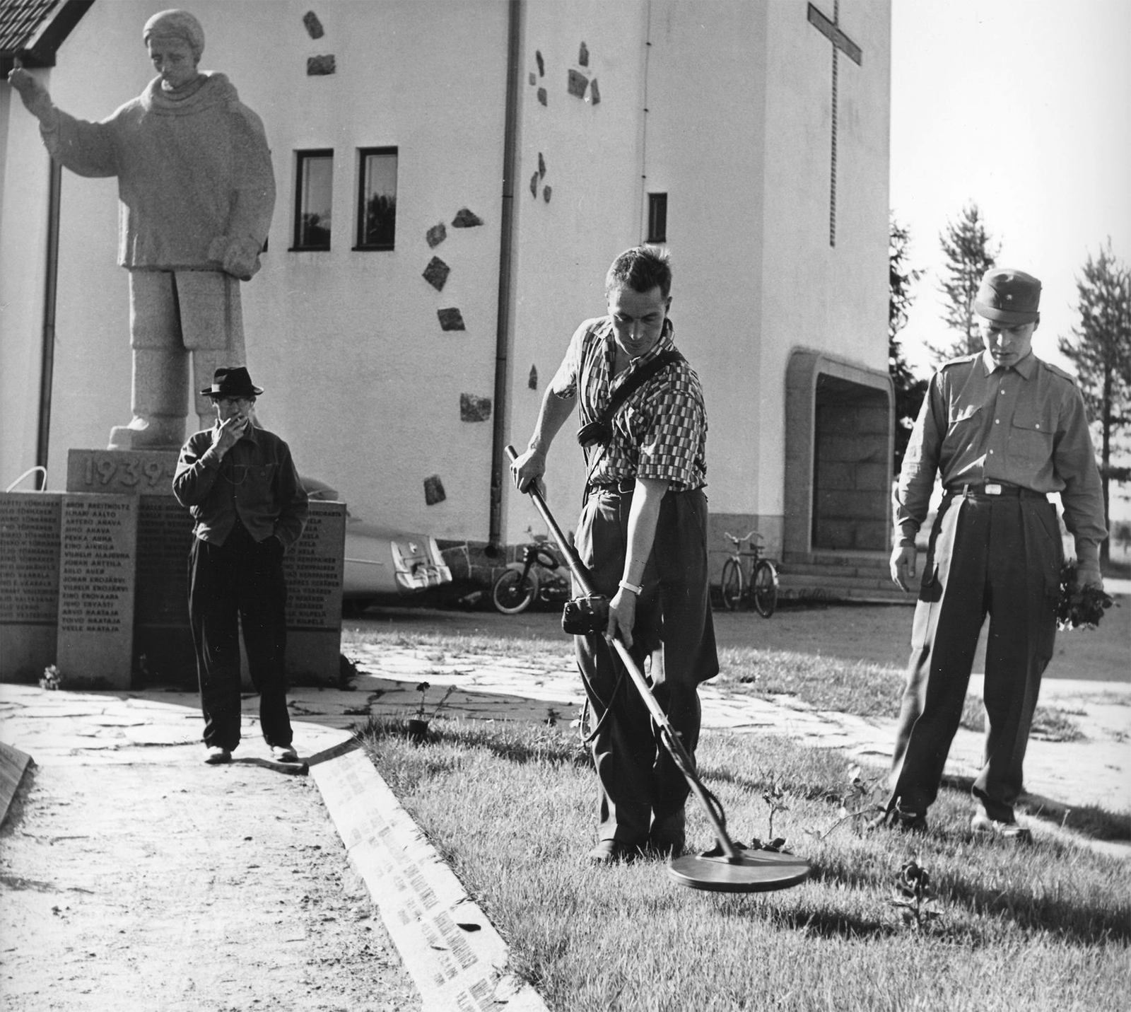 kirkon kelloja etsitään